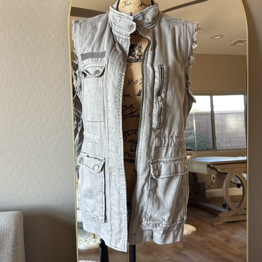 Leith utility vest sage green color medium